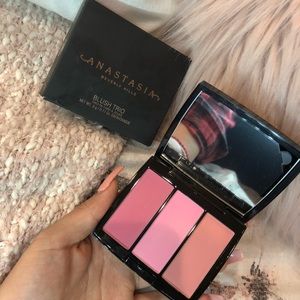 Anastasia Beverly Hills pink passion blush